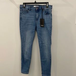 Carly jean Skinny Jeans NWT